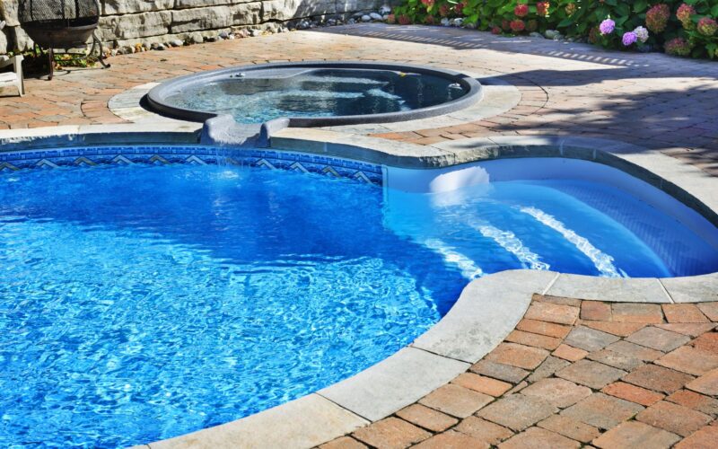 Basen całoroczny czy sezonowy