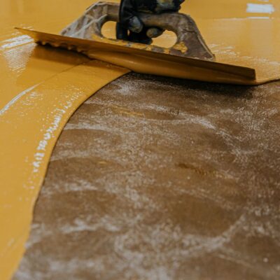 Jak wybrać odpowiedni kolor i styl podłogi epoksydowej?