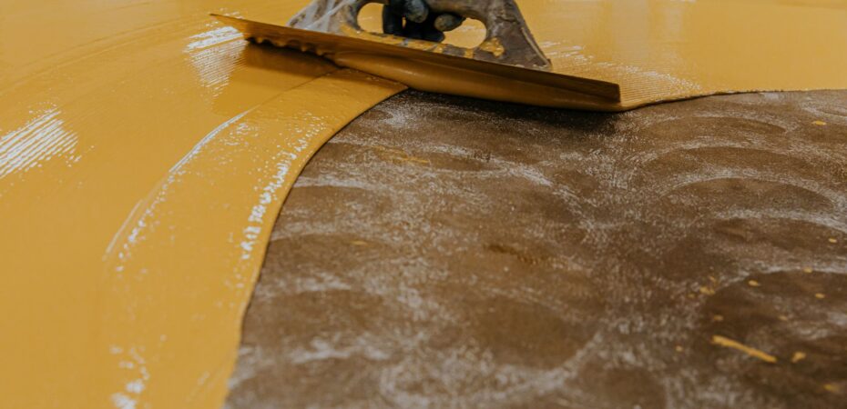 Jak wybrać odpowiedni kolor i styl podłogi epoksydowej?